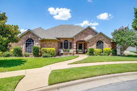 7732 Bridlewood Ct, North Richland Hills, TX 76182