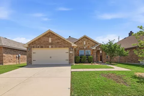 9108 Noontide Dr, Fort Worth, TX 76179
