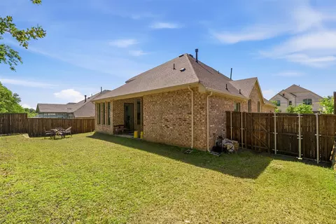 Exterior - 2204 Christopher Ln, Euless, TX 76040 photo 2 of 5