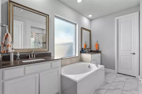 Bath - 2204 Christopher Ln, Euless, TX 76040 photo 2 of 2