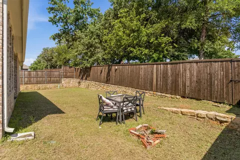 Exterior - 2204 Christopher Ln, Euless, TX 76040 photo 5 of 5