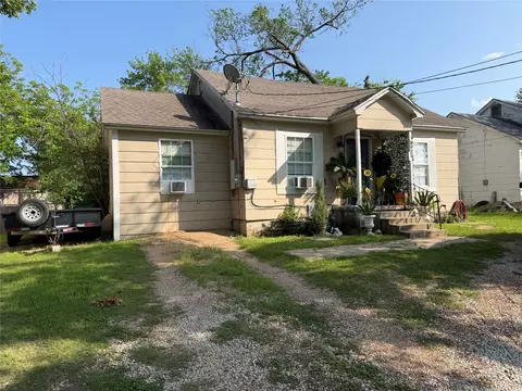 4102 Beverly Dr, Beverly Hills, TX 76711
