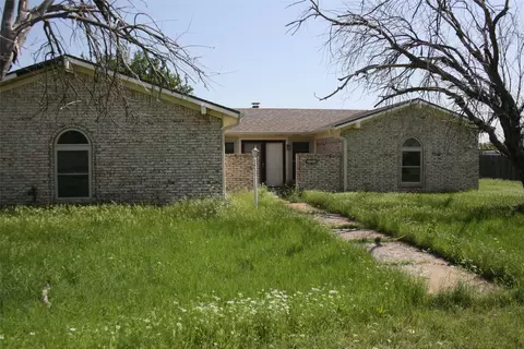 103 Wolf Cir, Graham, TX 76450