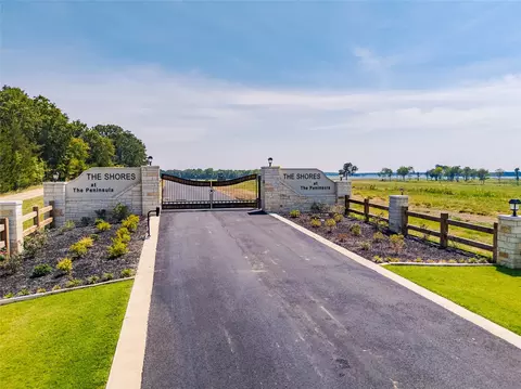 651 Shores Dr, Honey Grove, TX 75446