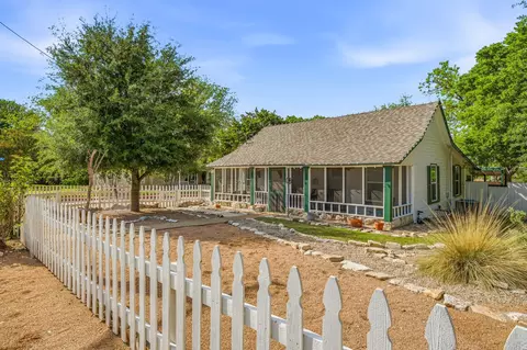401 E Bridge St, Granbury, TX 76048