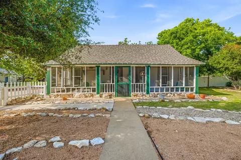 401 E Bridge St, Granbury, TX 76048