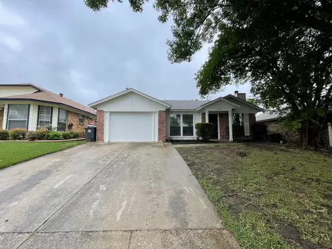 4104 Green Acres Cir, Arlington, TX 76017