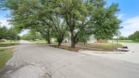 View/Area - 207 E Mccoulskey St, Terrell, TX 75160 photo 1 of 1