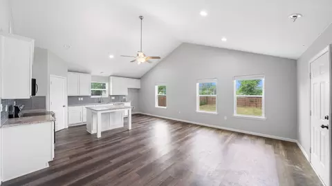 Living - 207 E Mccoulskey St, Terrell, TX 75160 photo 1 of 1