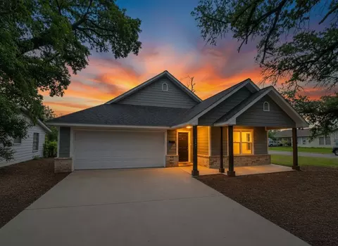 207 E Mccoulskey St, Terrell, TX 75160