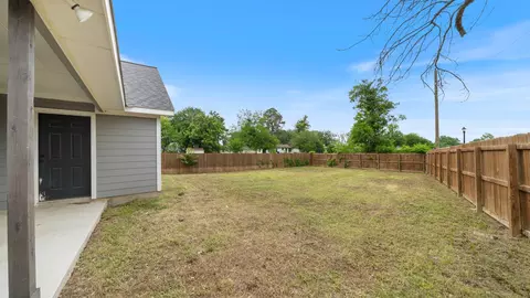 Exterior - 207 E Mccoulskey St, Terrell, TX 75160 photo 3 of 9