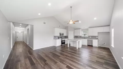 Entry Way - 207 E Mccoulskey St, Terrell, TX 75160 photo 2 of 3
