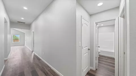 Entry Way - 207 E Mccoulskey St, Terrell, TX 75160 photo 1 of 3