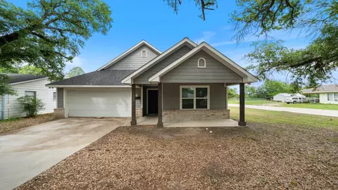 Exterior - 207 E Mccoulskey St, Terrell, TX 75160 photo 8 of 9