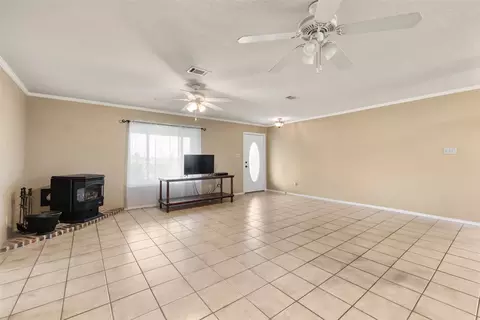 Living - 216 Monument Trl, Lorena, TX 76655 photo 2 of 2