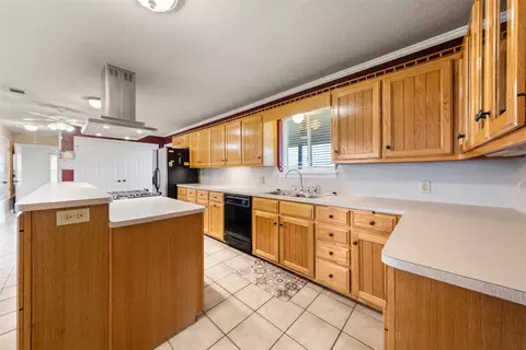 Kitchen - 216 Monument Trl, Lorena, TX 76655 photo 3 of 4