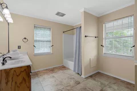 Bath - 743 Stillwater Rd, Waco, TX 76708 photo 2 of 3