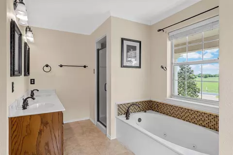 Bath - 743 Stillwater Rd, Waco, TX 76708 photo 1 of 3