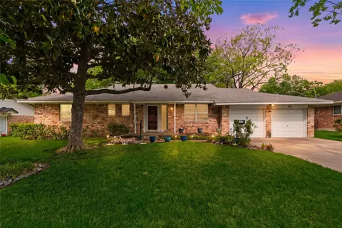 609 Dennis Dr, Desoto, TX 75115