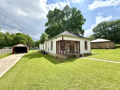 205 Lake St, Mooringsport, LA 71060