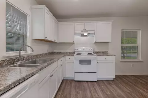Kitchen - 1010 E College St, Terrell, TX 75160 photo 3 of 5