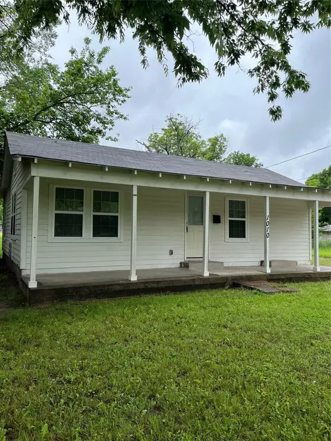 1010 E College St, Terrell, TX 75160