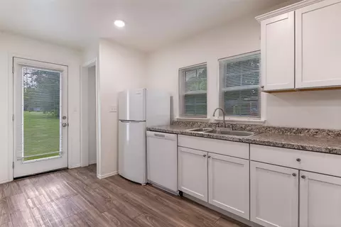Kitchen - 1010 E College St, Terrell, TX 75160 photo 4 of 5