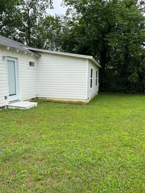 Exterior - 1010 E College St, Terrell, TX 75160 photo 3 of 3