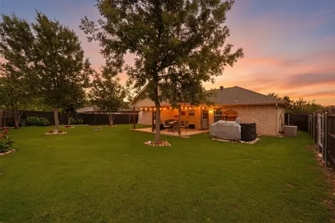 1108 Ashwood Ct, Cleburne, TX 76033