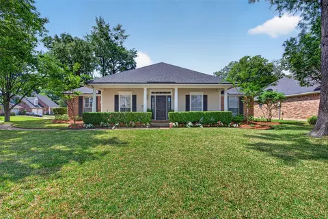 111 Hanging Moss Dr, Benton, LA 71006