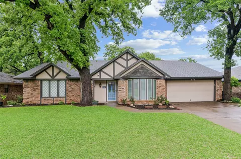 5707 Trail Crest Dr, Arlington, TX 76017