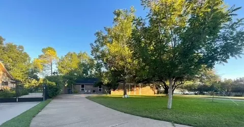 261 Timberlake Dr, Azle, TX 76020