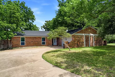 261 Timberlake Dr, Azle, TX 76020