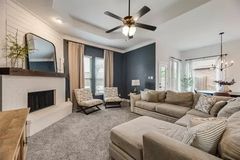 1305 Cheyenne Dr, Aubrey, TX 76227