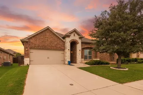1305 Cheyenne Dr, Aubrey, TX 76227