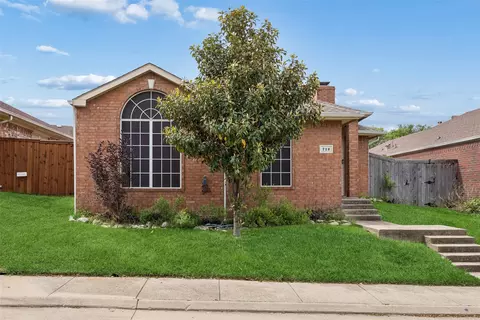 716 Ashbrook Dr, Desoto, TX 75115