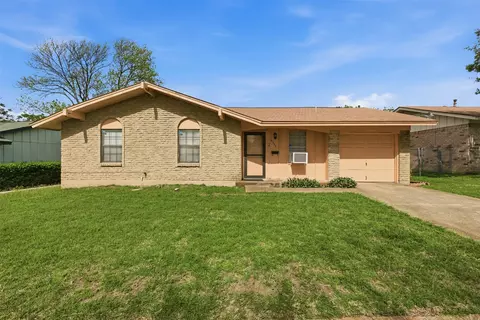 6435 Moonhill Dr, Dallas, TX 75241