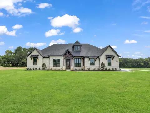 313 Wrangler Ct, Weatherford, TX 76088
