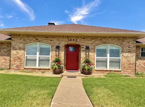 1947 Chesham Dr, Carrollton, TX 75007