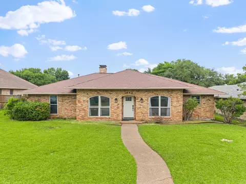 1947 Chesham Dr, Carrollton, TX 75007