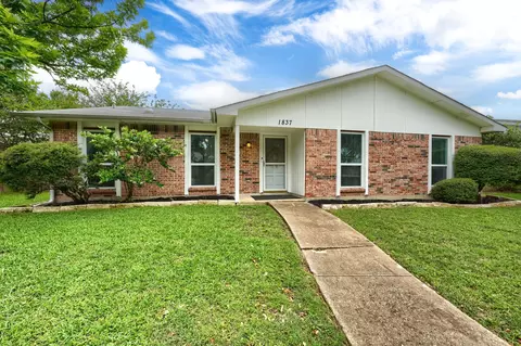 1837 Paxton Dr, Carrollton, TX 75007