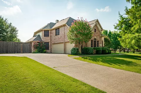Exterior - 703 Mockingbird Dr, Murphy, TX 75094 photo 2 of 9