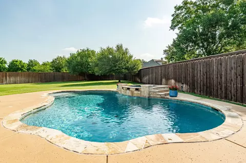 Exterior - 703 Mockingbird Dr, Murphy, TX 75094 photo 7 of 9