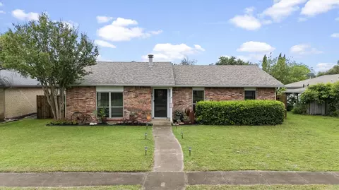 5044 Shannon Dr, The Colony, TX 75056