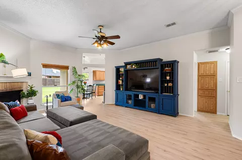 101 Saint James Ct, Rhome, TX 76078