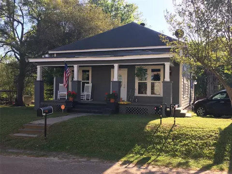 310 6th St, Logansport, LA 71049