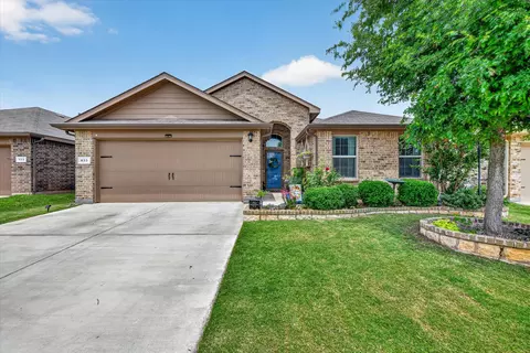 833 Rutherford Dr, Crowley, TX 76036