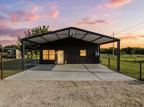 321 Avenue B #B, Walnut Springs, TX 76690