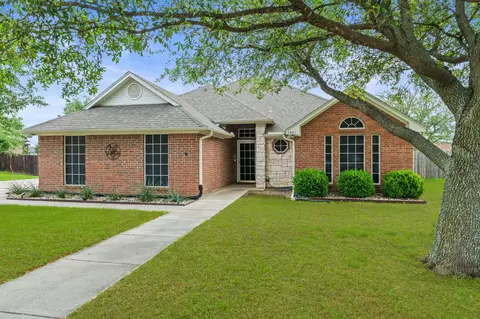 1401 Hickory Dr, Pilot Point, TX 76258