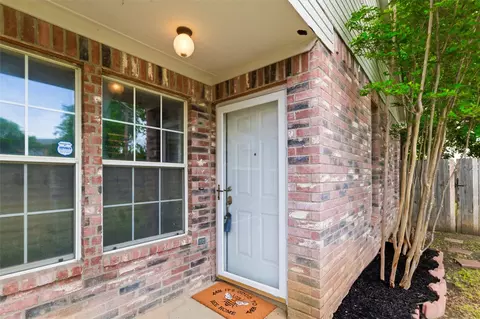 1001 Brenner Ct, Arlington, TX 76017